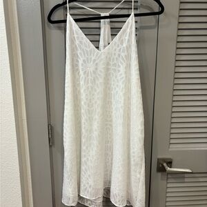 Three Eight Two Size Medium White Patterned Dress